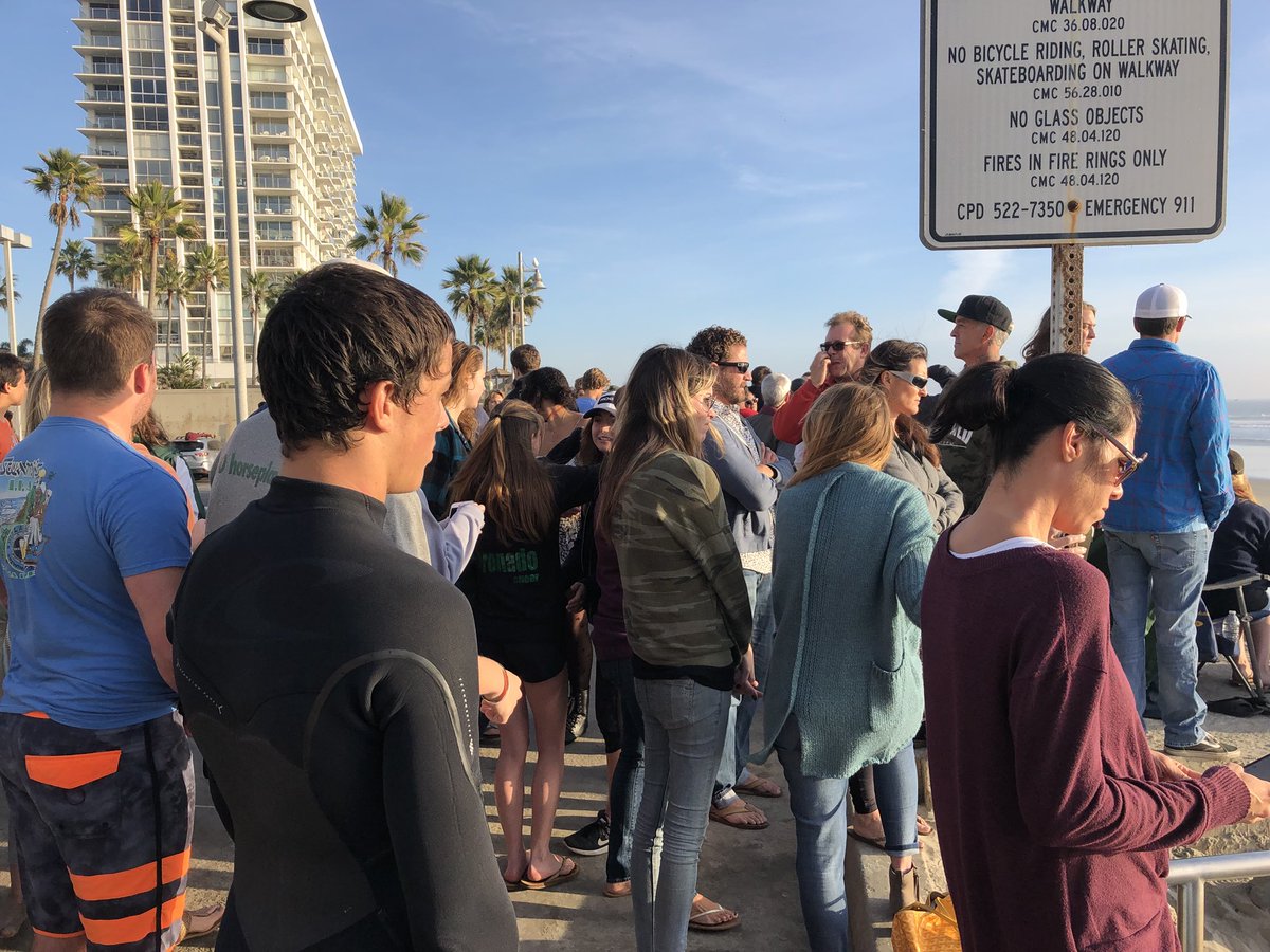 HopeNEWS8's tweet photo. Dozens pack Coronado Shores beach near the main parking lot Avenue De Las Arenas to honor 56-year-old surf coach Stan Searfus, who died in the water early this morning after Lifeguards tried to save him near Sunset Cliffs. @CBS8 5,6:30pm, @thecwsandiego 7pm https://t.co/rHEziWZ05z