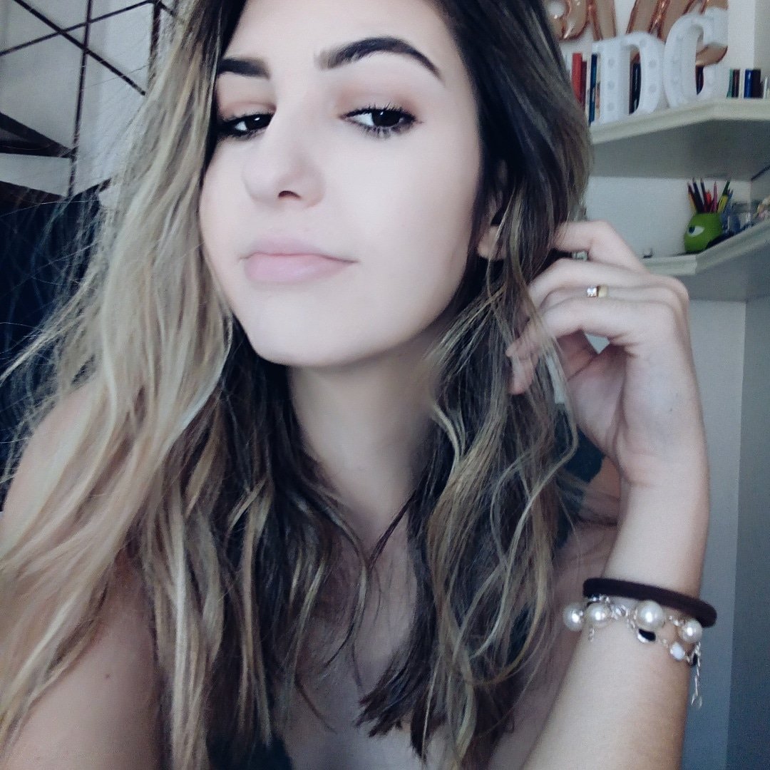 moreirasdeborah's tweet photo. Tô se achando #NewProfilePic https://t.co/GqNeJJmiIZ