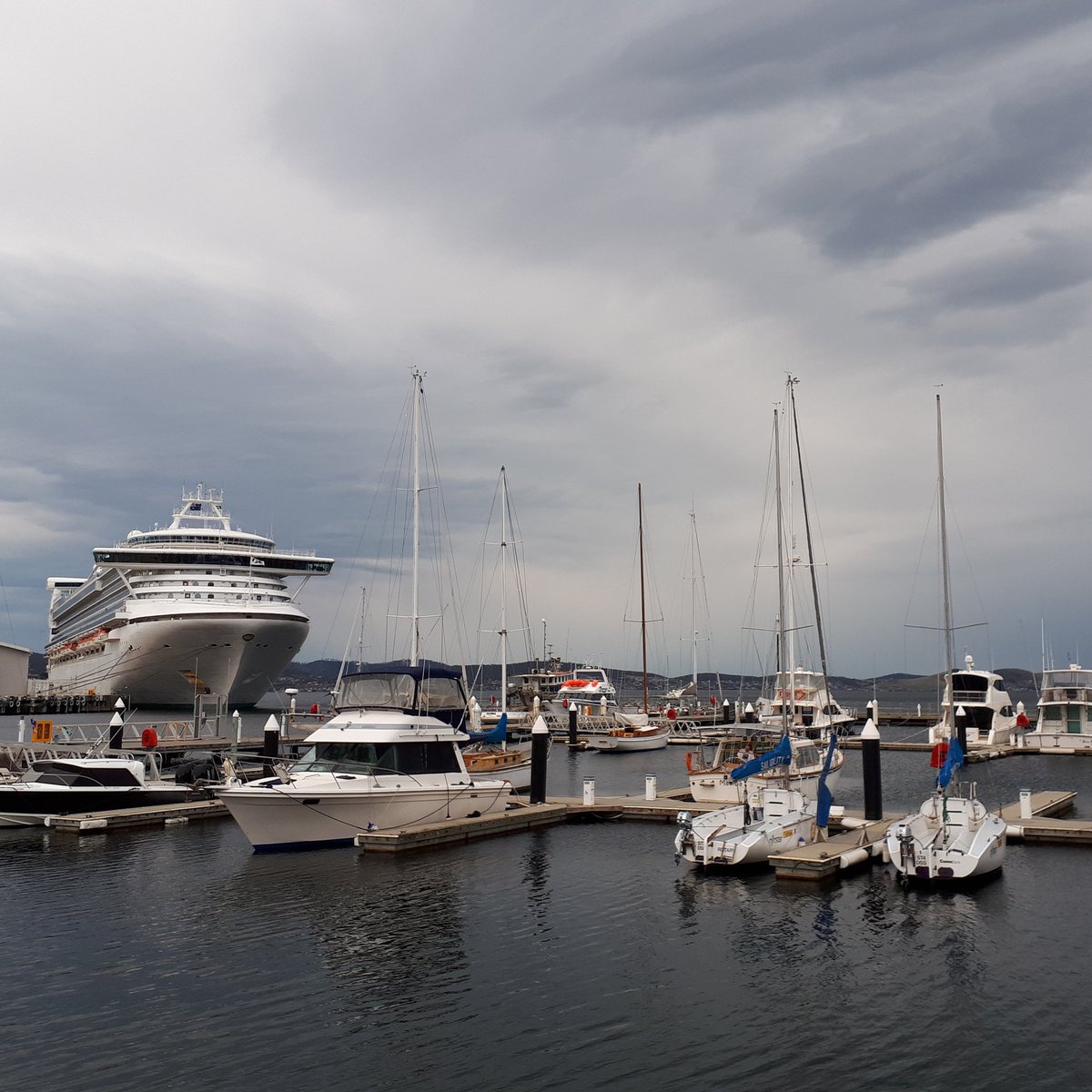 twointasmania's tweet photo. #ConstitutionDock. Some little boats. One BIG boat. The population of #Hobart has probably doubled overnight. 🤔⛴ https://t.co/lTkISRgmh6
