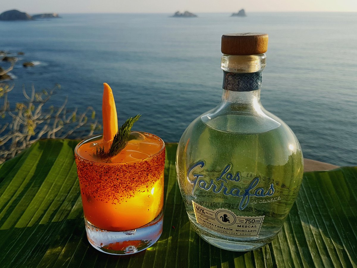 alain_derouin's tweet photo. #Mezcal @MezcalGarrafas @CaladeMarResort #Pidetealgogourmet @JavierAluni #sunsetcliffs #Sunset #Goodtimes #relax @AmaresIX @TerraceIxtapa https://t.co/App25mwCK8