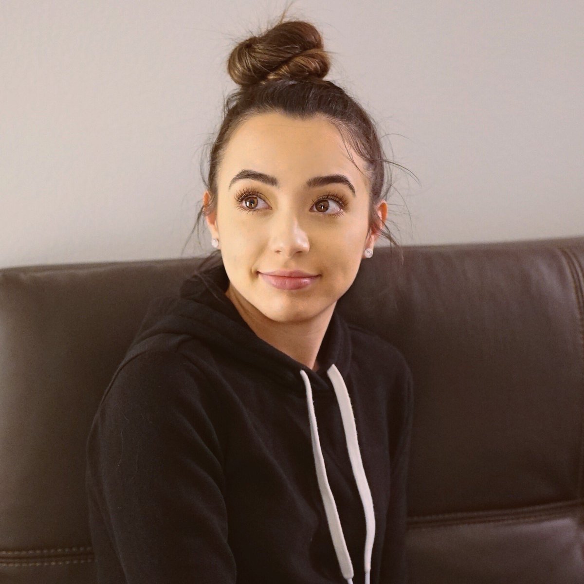 veronicamerrell's tweet image. The leaning tower of bun