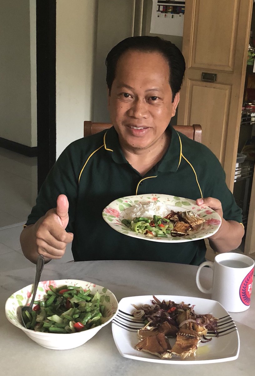 ahmadmaslan's tweet photo. Resipi Sabtu: sayur campur goreng, ikan terubok kering goreng (dari negeri isteri, Sarawak), nasi panas. Sarapan ala org kpg. Makan nasi waktu pagi. Utk ada tenaga bagi bekerja. Saya balik kws pagi ini. Kerja. Selamat ceria &amp; beriadah bersama keluarga. Moga anda semua berbahagia. https://t.co/3HdVGSvQm1