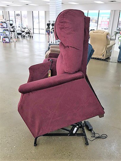 GetActiveHW's tweet photo. Do you or someone you know, need a power lift recliner, but are on a budget? If so, we have chairs starting at $649.99. We also offer FREE delivery and set up within a 50 mile radius of our store. All of our power lift recliners are proudly made in the USA! https://t.co/YKgM8kAko5