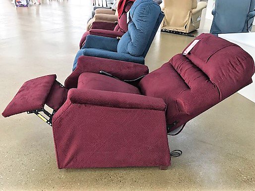 GetActiveHW's tweet photo. Do you or someone you know, need a power lift recliner, but are on a budget? If so, we have chairs starting at $649.99. We also offer FREE delivery and set up within a 50 mile radius of our store. All of our power lift recliners are proudly made in the USA! https://t.co/YKgM8kAko5