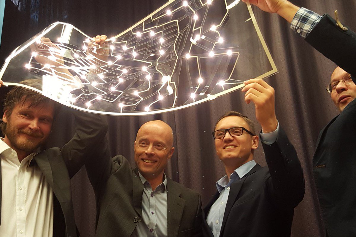 NaonextLab's tweet photo. De la #led flexible, imprimée en très fine en feuille pour des applications lumineuses inédites !💫✨ #ledfoil Première production automatisée au monde en Finlande !
https://t.co/09SAB5XfAx https://t.co/sZfVVad25G