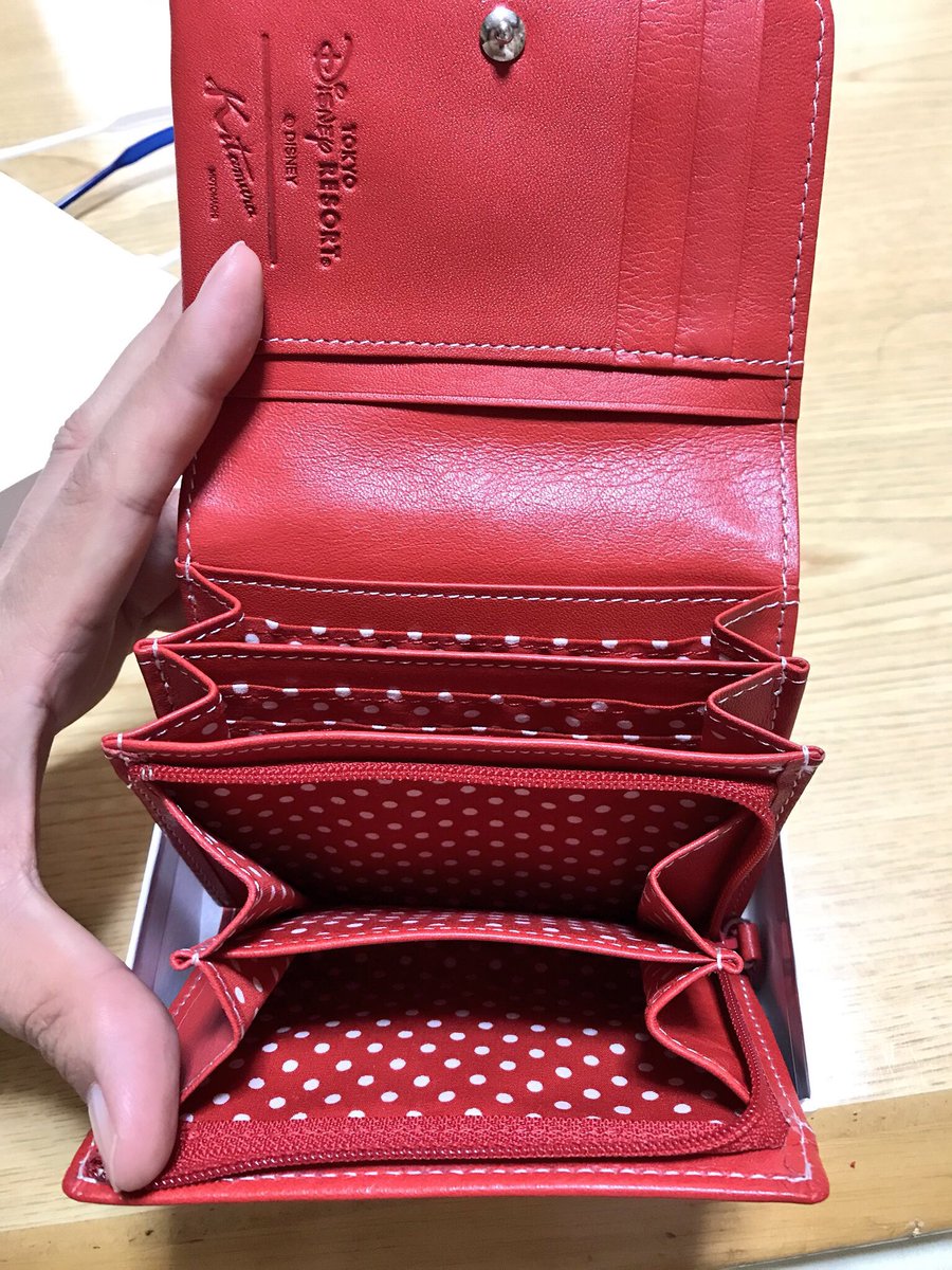 ট ইট র Mafuco D垢 ディズニーとのコラボ キタムラ は横浜元町にあるハンドバックの老舗企業 ファッションの発信地とも言われる横浜ブランドです ファスナーの持ち手にもミッキーマーク 柔らかい革は鞣してあって女性の掌にすっぽりと収まるので