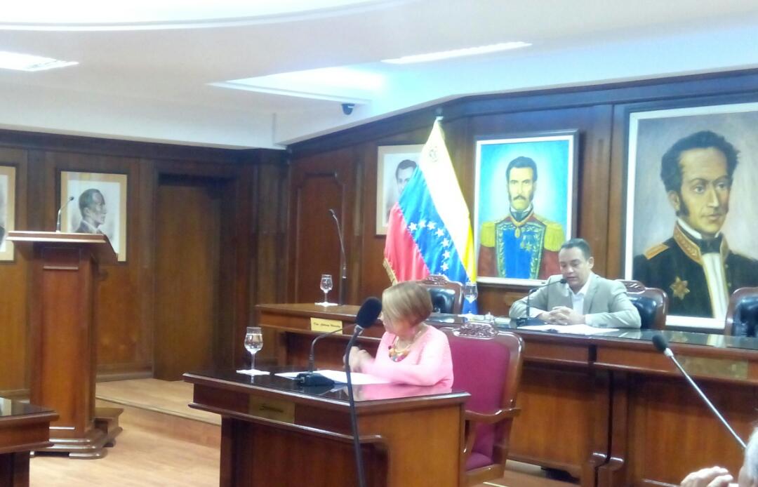 annadepalo's tweet photo. Hoy se realizo la sesión de Elección y Juramentación de la junta directiva del CLEL, felicito a los diputados Jhonny Colmenarez y Narvaes quienes fueron electos, agradecida con nuestro alcalde por su receptividad al recibir la comision encargada de llevar la notificación https://t.co/xXMtjL7vQP