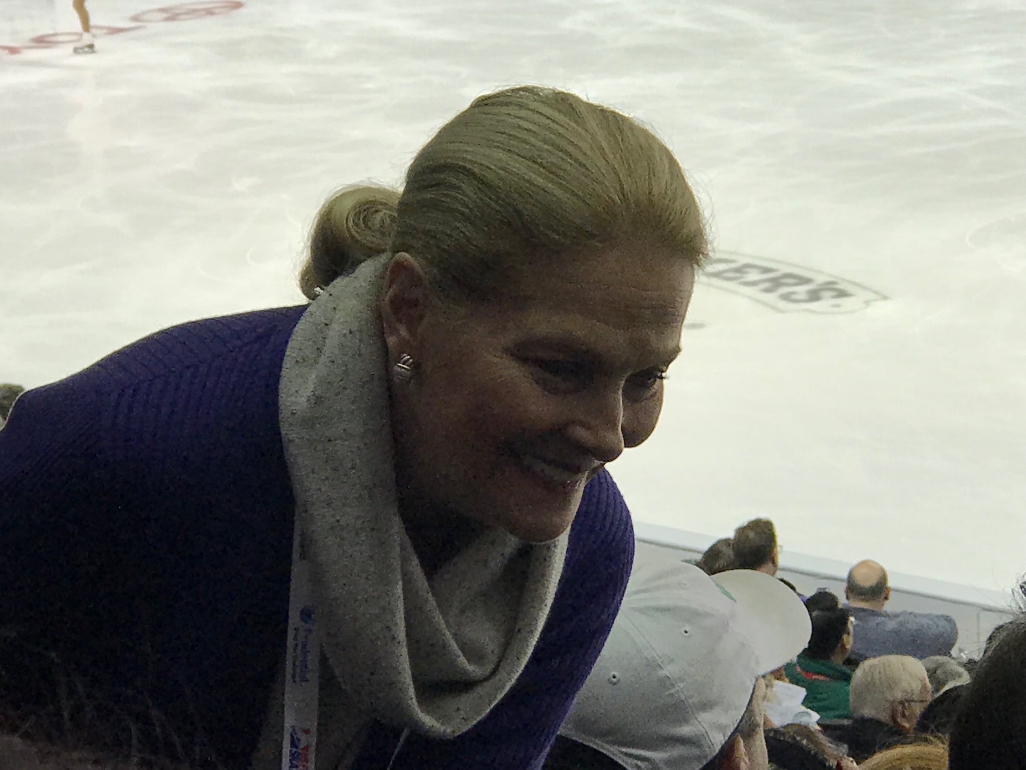  Carol Heiss Jenkins wishing Kristi Yamaguchi s mom happy birthday. CHJ is still stunning 