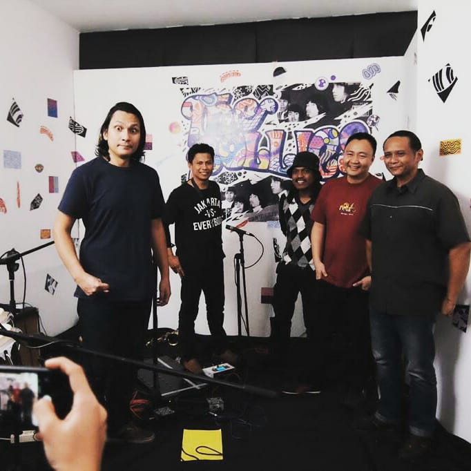 Thank u <a href="/BarryLikumahuwa/">Elseos Jeberani E</a> <a href="/earHouse/">earHouse</a>  for trust TOR  play 1 funky tunes by the rollies