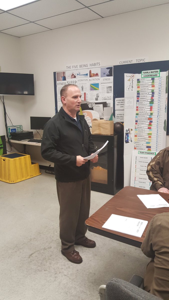 RAJUPS206's tweet photo. Tukwila Cntr Mgr Dave Beyrouty gives his last Growth Friday PCM.  Thanks for help &amp; support. CONGRATS. You'll be missed!   UPS BD  @proudupser @paulevansups https://t.co/P35kNQ3DXL