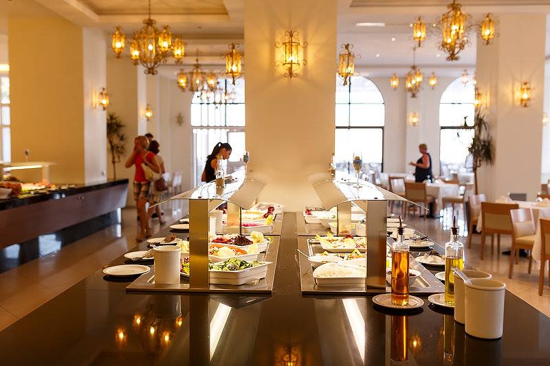 Lindos_Hotels's tweet photo. #American #buffet #breakfast with show #cooking is served every day! #LindosVillage https://t.co/2op7ZGP6IE