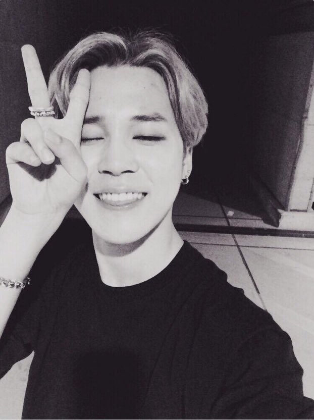 btsfier's tweet photo. Woah jimin is more beautiful than 100% of the men i know https://t.co/2pp7U003Pa