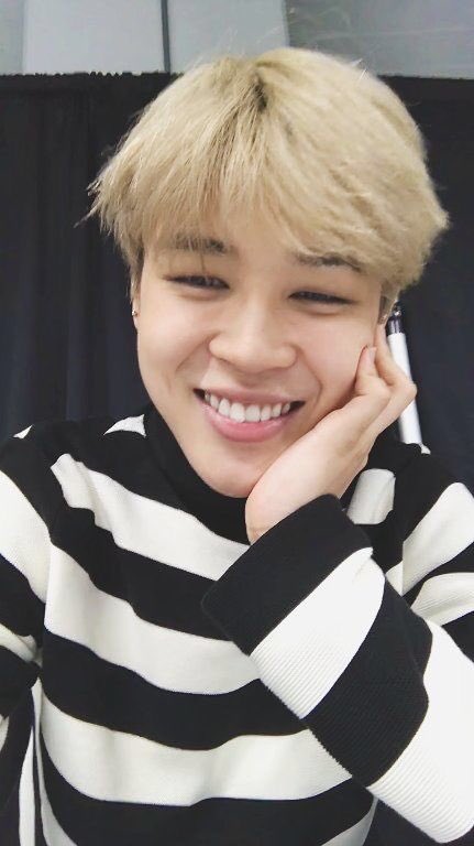btsfier's tweet photo. Woah jimin is more beautiful than 100% of the men i know https://t.co/2pp7U003Pa