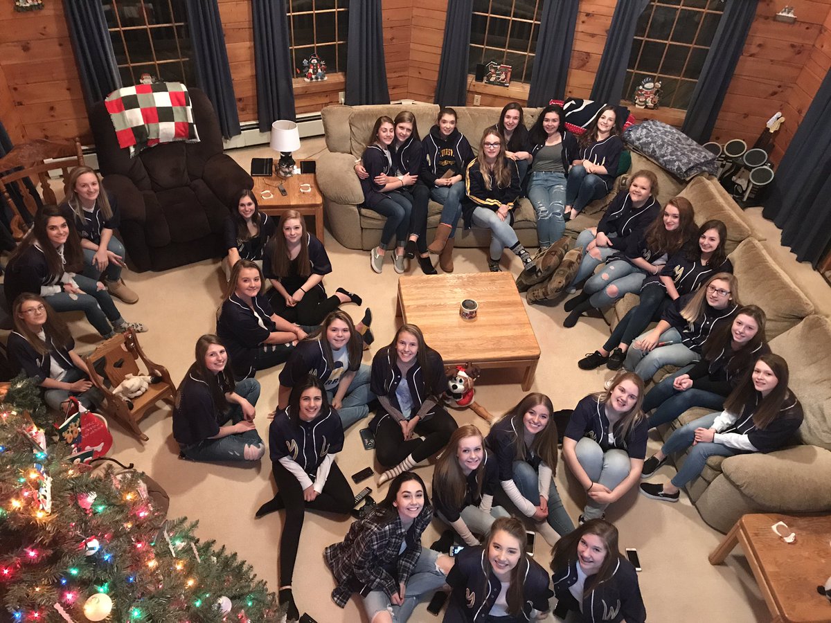 Ashley1Weaver's tweet photo. Pasta night!!  Thanks Herr family for hosting!  "JUST DO IT!!!!!!" 🤣💙💛 https://t.co/1cYtIbmRzI