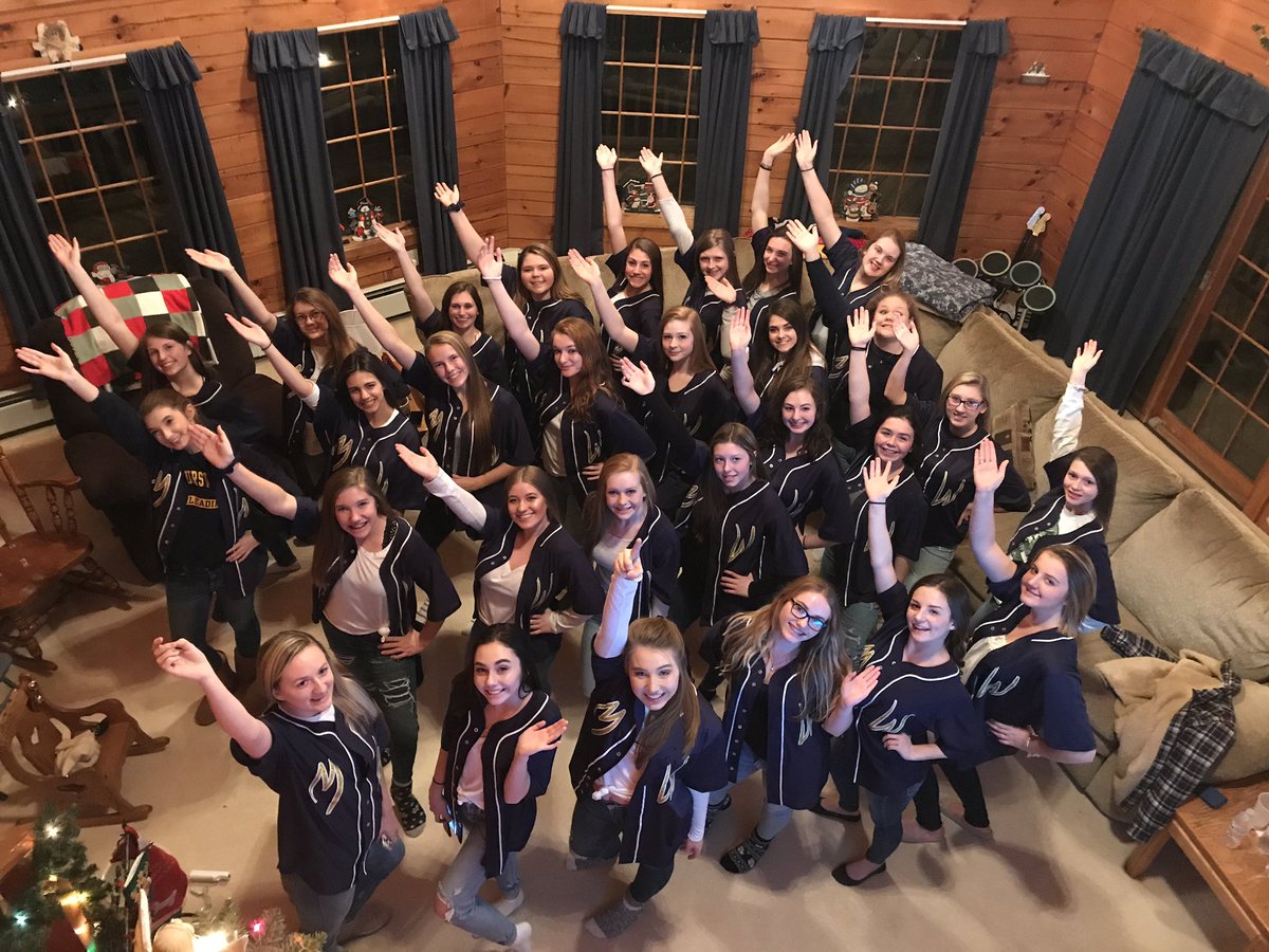 Ashley1Weaver's tweet photo. Pasta night!!  Thanks Herr family for hosting!  "JUST DO IT!!!!!!" 🤣💙💛 https://t.co/1cYtIbmRzI