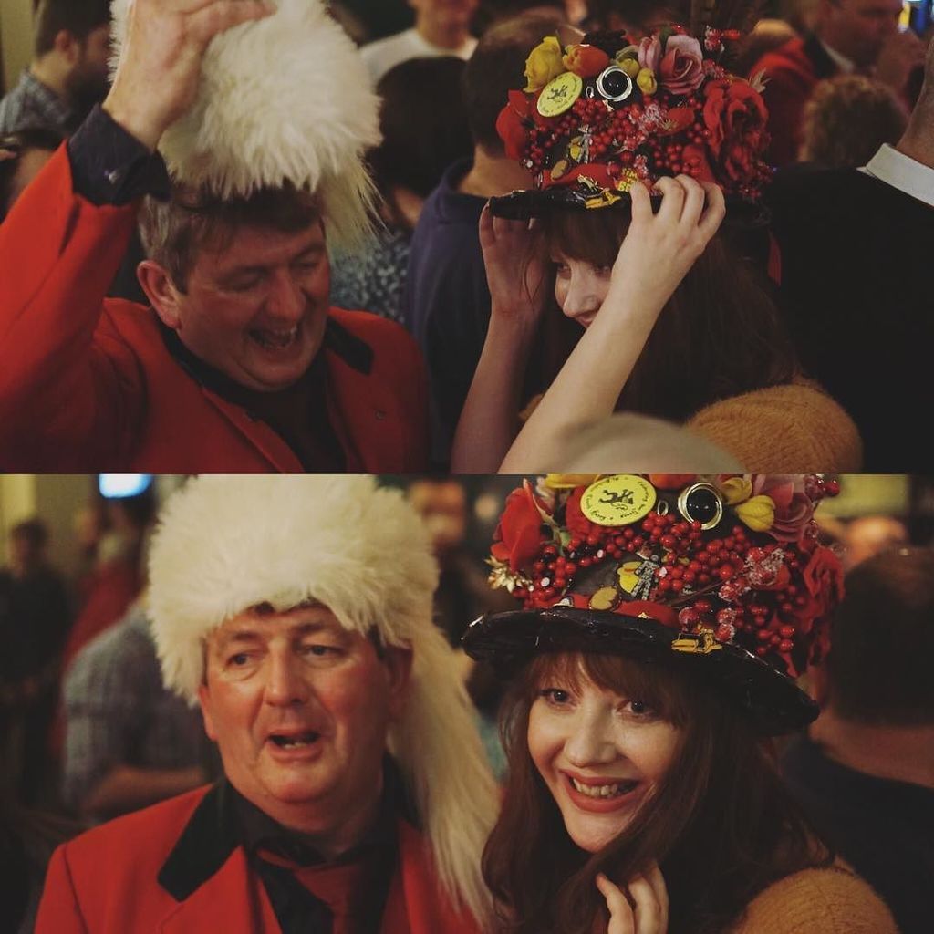 AnnaFCSmith's tweet photo. Swapping hats with The Lord of The Hood
.
Photos by Michael Orrell
#artresearch #artistresearch #docroweproject #docrowearchive #docrowearchiveproject #docrowe #britishcustoms #folkcustom #tradition #folk #haxeyhood https://t.co/VzPdg5scWN https://t.co/xiUUDMd8bw