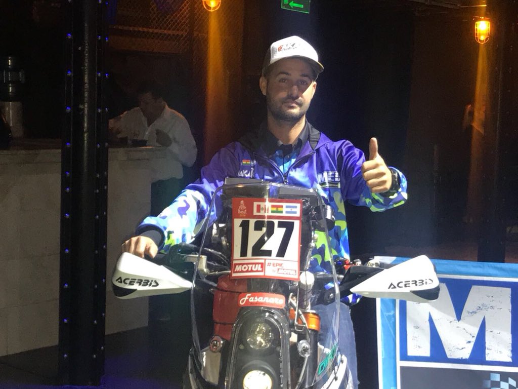 Moldumet's tweet photo. @Moldumet apoyando al piloto argentino, debutante de ramos Mejía en el #dakar2018 #FernandoHernandez #127 #motos #medteam 👏👏👏👏 💪🏻💪🏻💪🏻💪🏻 , te estaremos alentando desde acá! https://t.co/GIQ6Dpvljj