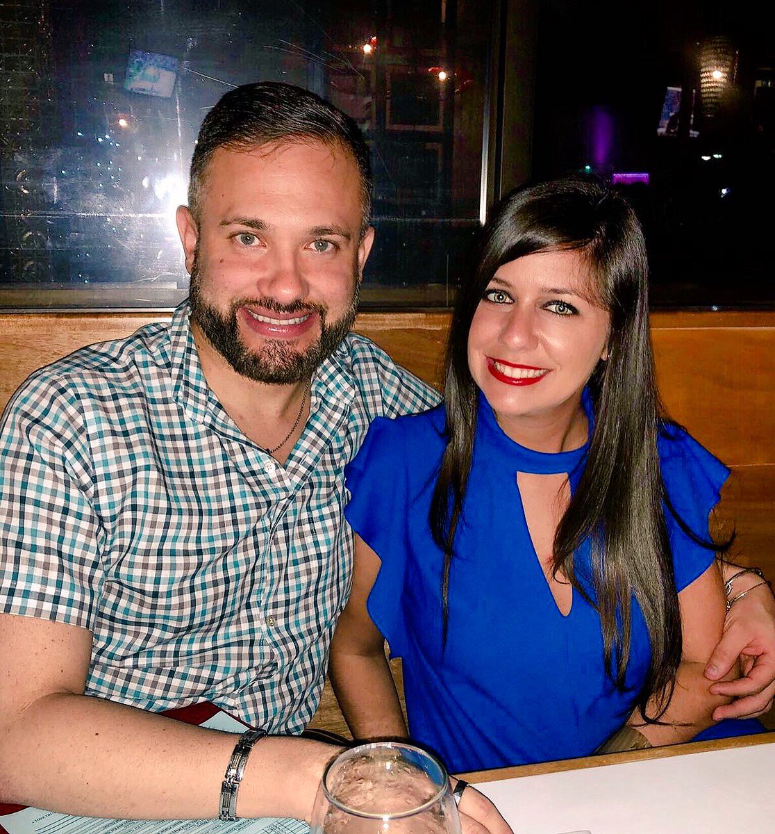 luisdvalentin's tweet photo. Con la hermosa @natasham4 que se ha convertido en mi #bff. #happynewyear #friends #sushitime #natinpr #fromDC #prdoesitbetter #nowerenotbrothers #theseeyes #blueisthewarmestcolor @IkebanaSushiBar #iphonexphotography https://t.co/BzM730IKCQ