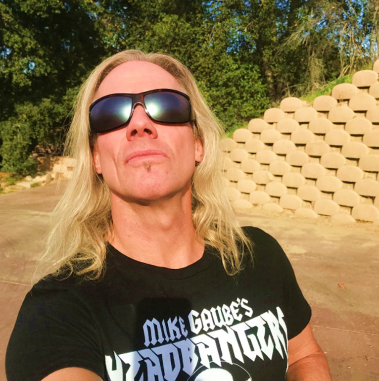 RobertMasonVOX's tweet photo. ARE. YOU. READY??? #writing and #recording this week #SuperStroke #ithappens @lynchrocks "Wild" Mick Brown  @JeffPilson #dillonoptics @dillonoptics thanks, @MikeGaube's Headbangers for the #blacktshirt #bmf https://t.co/c7d1a1udII