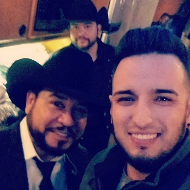 jazzmzenda's tweet photo. Con Polo Urias y el primo X 💦💦
@polourias_lamaquinanortena 
#photobomb https://t.co/mHd7j819M2