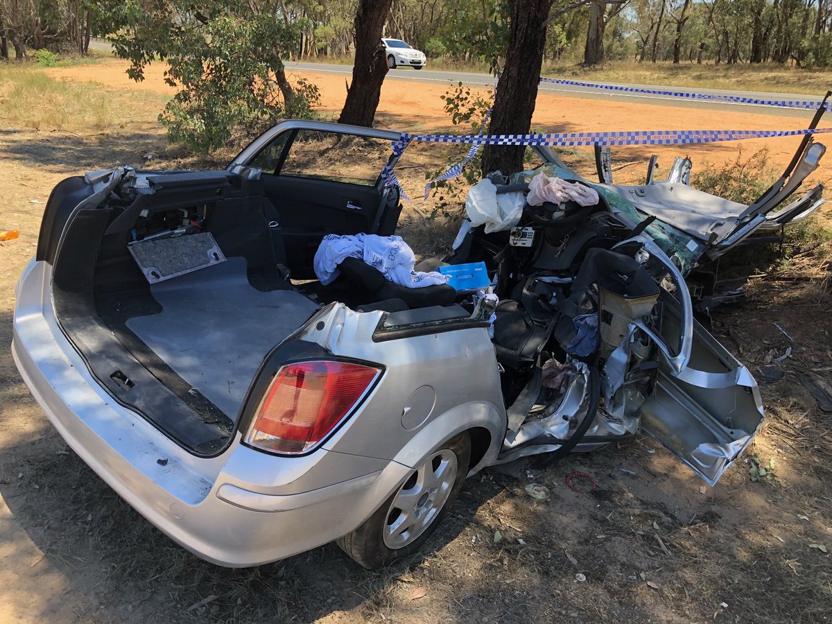 Ashlee_Aldridge's tweet photo. Two people have been airlifted to hospital &amp; another two were injured in a horrific smash on the #Hume Freeway near #Springhurst overnight @WINNews_Alb https://t.co/6ubAHxx82R