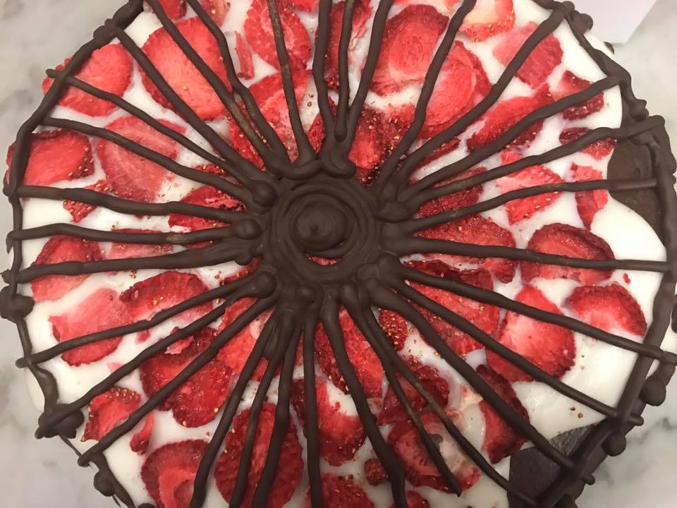 HappyZoebakery's tweet photo. Vega dark chocolate strawberry birthday cake for my customer! #vegan #cake #birthday #orderyourcake #nyc #brooklyn We ship in USA https://t.co/BHr4Np7DLC https://t.co/w6mjWVMFN0