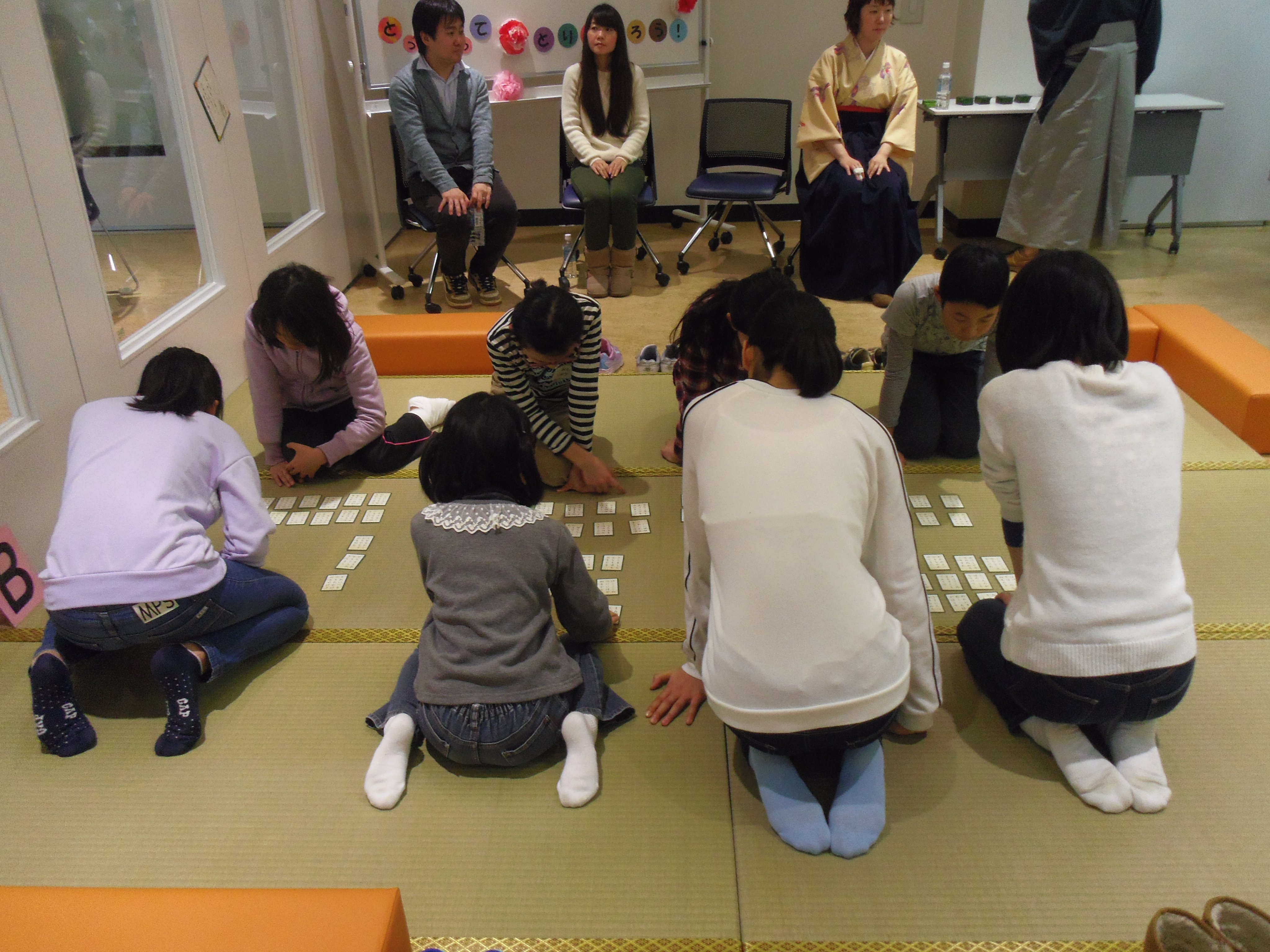 図書館 貫井北分室 Al Twitter 百人一首かるた大会参加者募集中 1 27開催 百人一首かるた大会 の参加者募集を開始しています 小学生以上であればどなたでもご参加いただけます 迫力満点の競技かるたも観戦できますよ T Co Veirpoyr1c Twitter