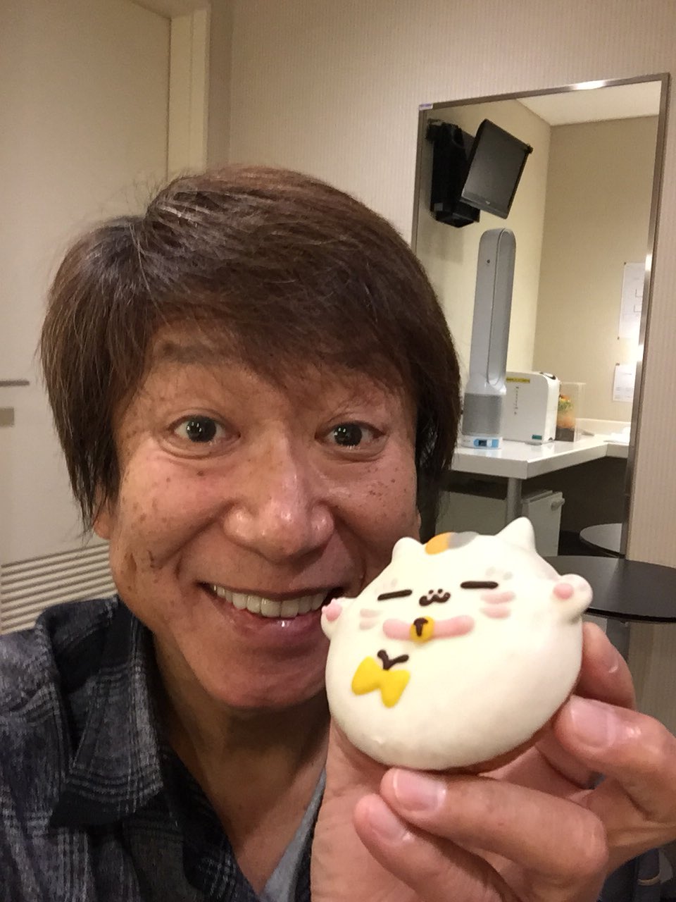井上和彦 声優 Ar Twitter イクミママのニャンコ先生ドーナツ いただきまーす 会場で限定販売してます