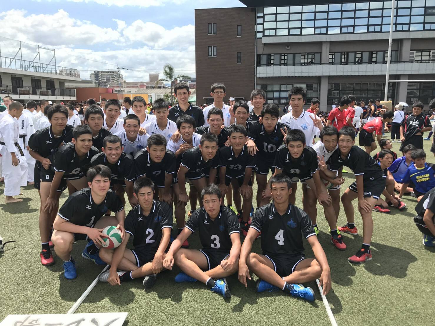 治田 宗磨 東福岡高校バレー部を引退しました 自分は3年間ユニフォームを着ることがなかったけどこの仲間と過ごした日々は忘れません 東福岡に進学してよかったです たくさんの応援があったからこそここまでこれました 応援してくださっていた方々 治田 宗磨 東福岡高校バレー部を引退しました 自分は3年間ユニフォームを着ることがなかったけどこの仲間と過ごした日々は忘れません 東福岡に進学してよかったです たくさんの応援があったからこそここまでこれました 応援してくださっていた方々
