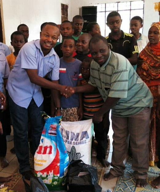 .....Kwa niaba ya wafanyakazi wa Nyati Cement tumtembelea na kuwasilisha michango yetu katika kituo cha kulea watoto yatima, Maweni Kigamboni...