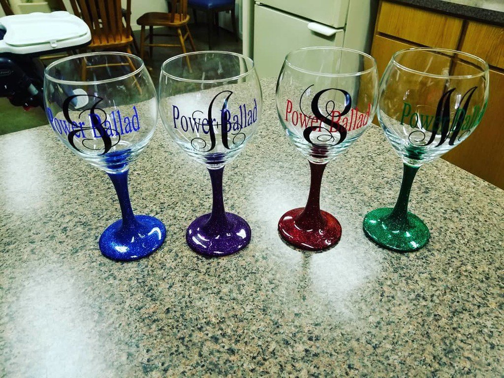 kraftylittlesister.etsy.com. These babies are on their way to Australia 
#australia #shippingallovertheworld #glitterwineglass #KraftyLittleSister #kraftysister ift.tt/2CL6Qov
