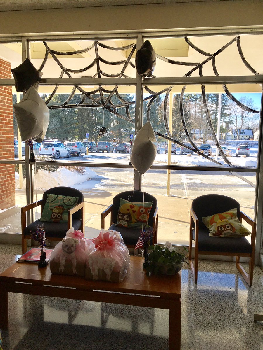 LilyCheung8's tweet photo. Overlook Teachers sure know how to get all of us excited to read Charlotte's Web for the One School One Book event! https://t.co/GfyExGg4Ni