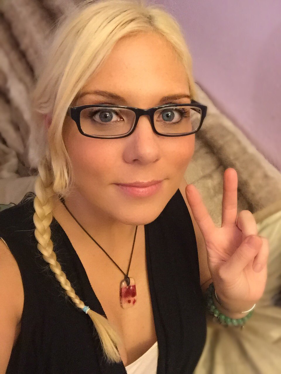 Rocking my nerdy librarian / peace loving hippy look tonight! That about sums me up. Peace, love, kindness and smurts lol =] https://t.co/UyCfBFVblb