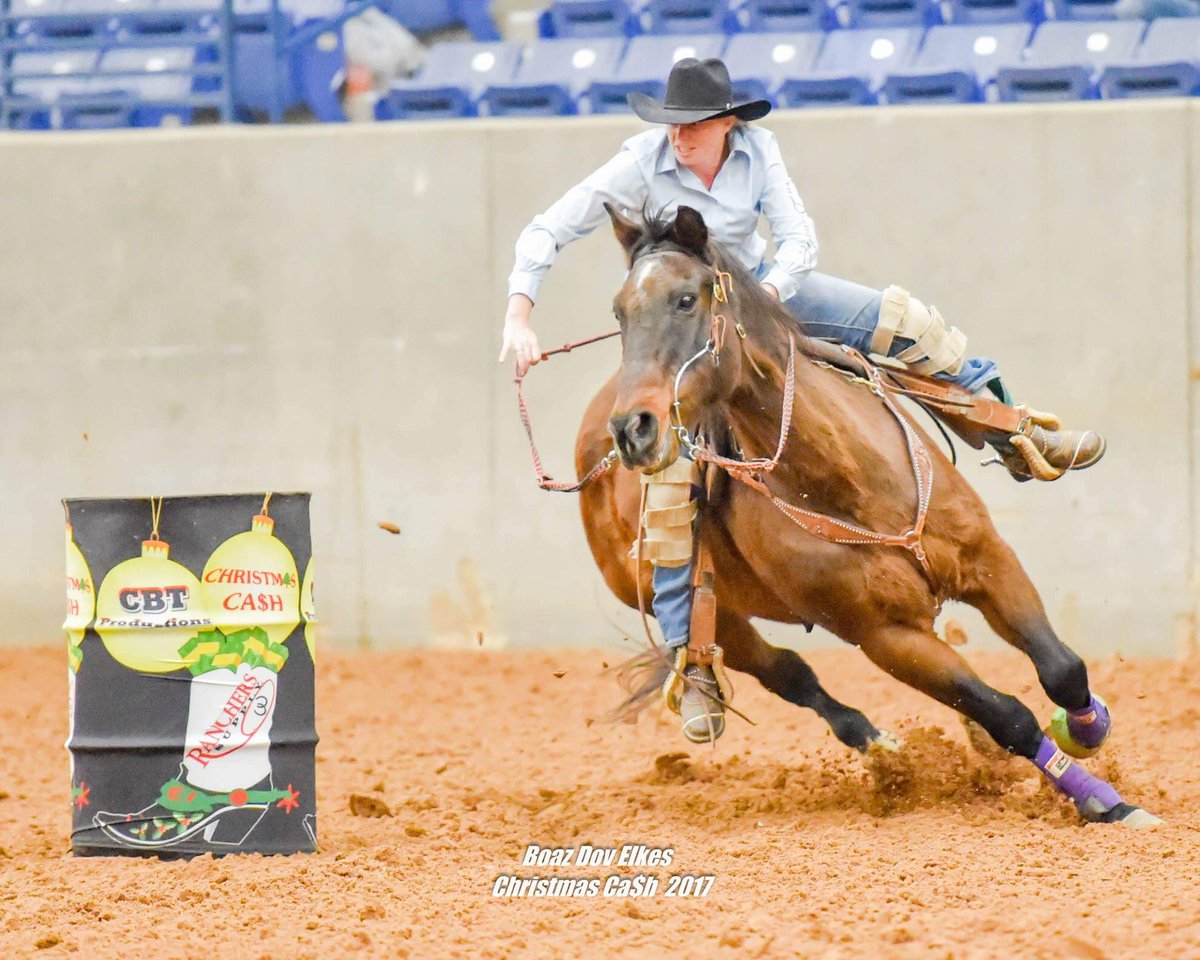 turn_n_burner's tweet photo. #barrelhorse #Christmascash2017 #turnnburn #secondbarrel #candocowgirl #sundialshowclothing #sundialsquad #barfhorseboots #sponsored #barrelracing #grit #determination #grit #courage #doyou #beyou #inspireothers #texas #amarillo #GiveItYourAll #makearun #fifth #GoalDigger 🌞🏇🌵 https://t.co/GIMOI8qEcq