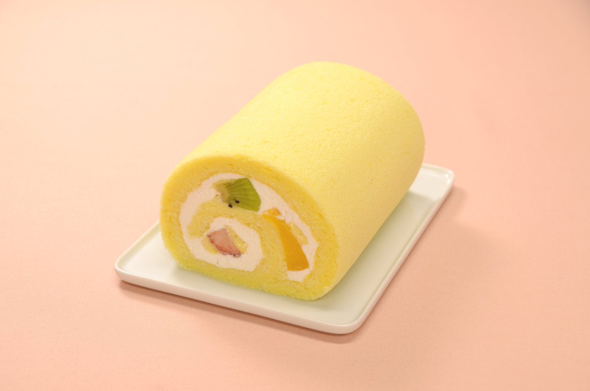 エキュート日暮里 いい日々 パティスリーアンドゥでは フルーツロールをご用意しております 瑞々しいフルーツを ふんわりとした優しい味わいの生地で巻いたアンドゥ人気のロール ケーキです お手土産やご自宅での集まりにいかがでしょうか エキュート日暮里 いい日々 パティスリーアンドゥでは フルーツロールをご用意しております 瑞々しいフルーツを ふんわりとした優しい味わいの生地で巻いたアンドゥ人気のロール ケーキです お手土産やご自宅での集まりにいかがでしょうか