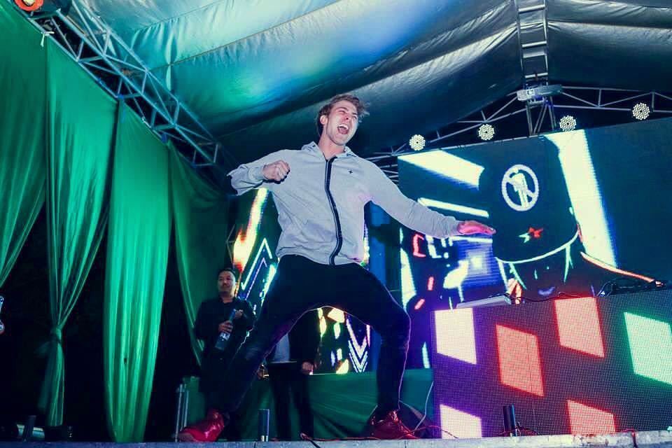 BEST CAPTION WINS AN UNRELEASED TRACK! 

GO! (at Sapporo)