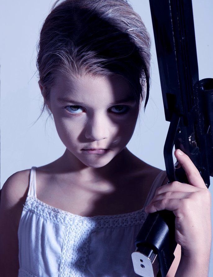 ずっとこの銃を持った美少女の名前を知りたかったけど、彼女は ずっとこの銃を持った美少女の名前を知りたかったけど、彼女は