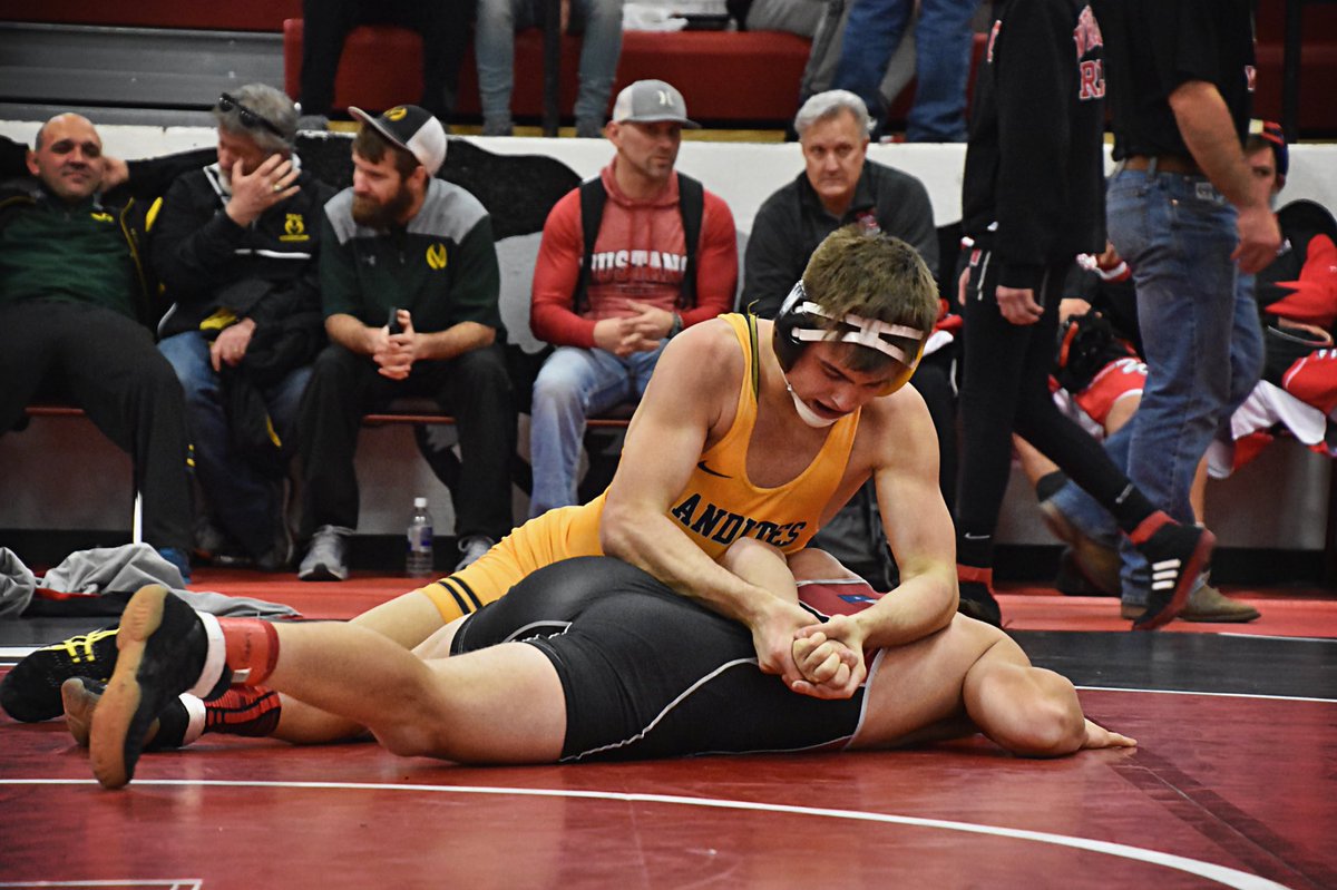 CopelandImage's tweet photo. First day of the Geary invitational tournament! @SanditeWrestlin #wrestling https://t.co/03nhSGhElt