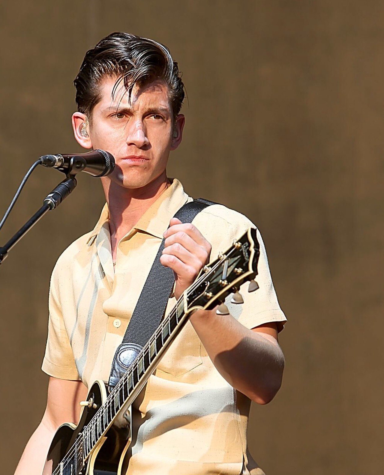Esse homem eu nem preciso ver o pau a resposta ja eh sim

HAPPY BIRTHDAY ALEX TURNER 