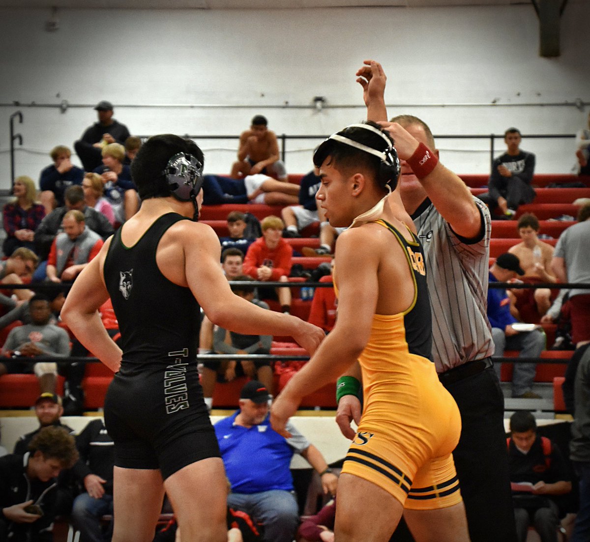 CopelandImage's tweet photo. First day of the Geary invitational tournament! @SanditeWrestlin #wrestling https://t.co/EjnJvAq5Ei