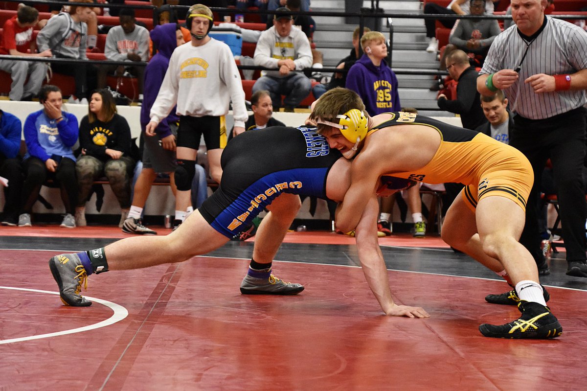 CopelandImage's tweet photo. First day of the Geary invitational tournament! @SanditeWrestlin #wrestling https://t.co/koDdmGvt2k