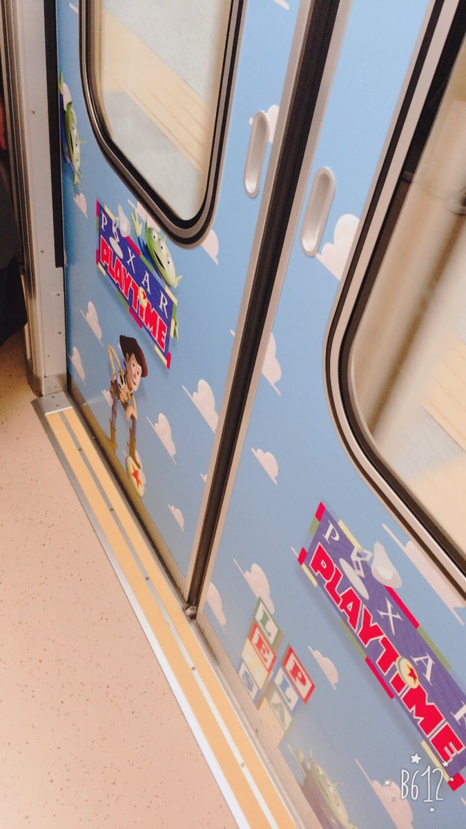 ピクサーのキャラクターたちが東京メトロをジャック 東京メトロ銀座線と丸ノ内線の車内が 東京ディズニーシーのスペシャルイベント ピクサープレイタイム のカラフルな世界に おしキャラっ 今流行りのアニメやゲームのキャラクターのオモシロ情報をまとめる