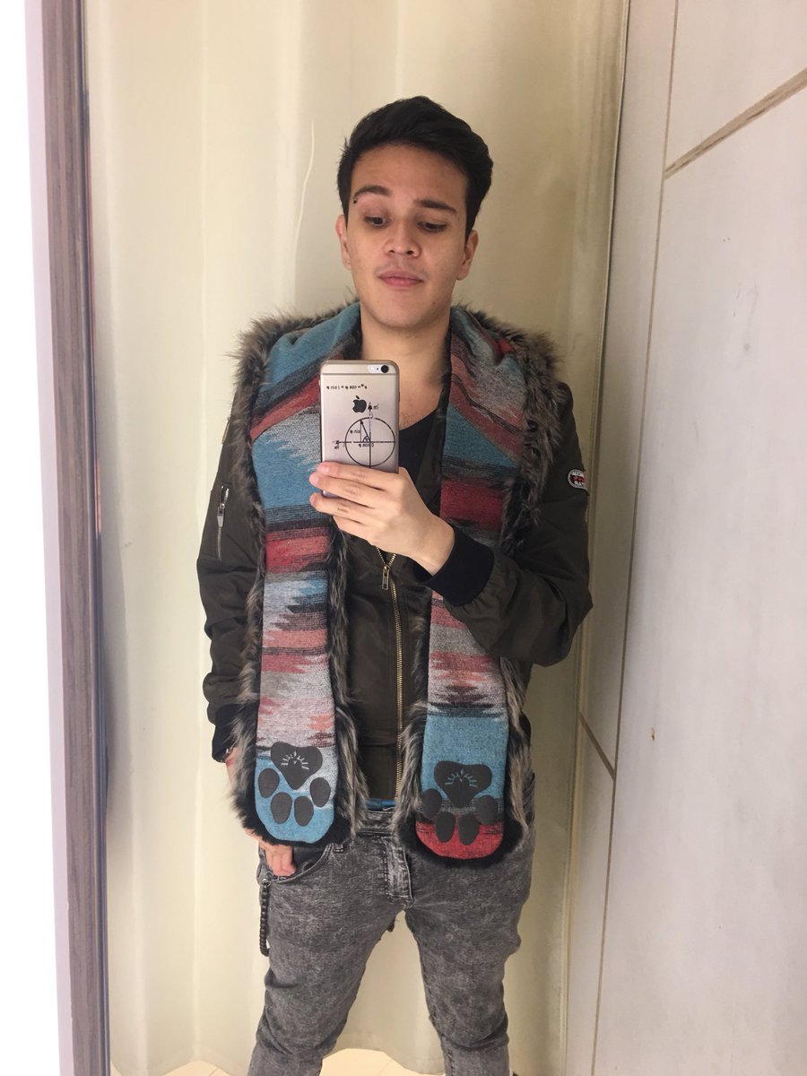 Valbak_Huwolf's tweet photo. Lonely. 🎶🖤🐺💔
#selfie #friday #lonely #wolf #broken #learning #dontlookback #january #lessons #breathe #donttalkaboutit #NocheDeReyes #AbriendoPosibilidades #7DaysUntilCamila https://t.co/r0CdOT13Xd