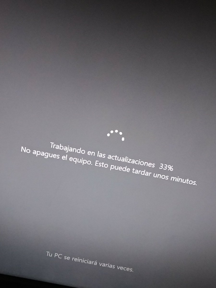 PaulesQuinea's tweet photo. Windows 10 update can't even finish its job, freezes before reboot @Windows !!! WTF 3 months ago trying. This is bullshit #windows10fail https://t.co/Ynzp0YXHaD