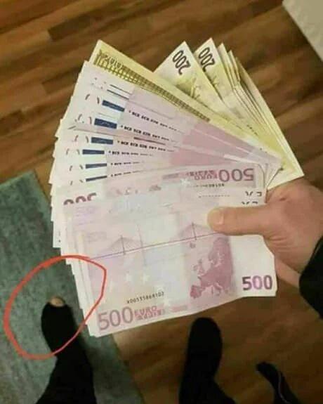 Mm_Paschenko's tweet image. Вся суть рекламы в интернете