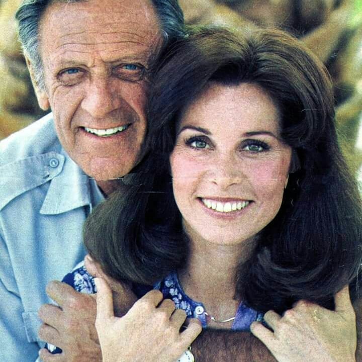 kgurl82's tweet photo. @Regrann from @audreystefaniemary  -  Happy new year to everyone who like myself loved William Holden...this is the anniversary year of his centennial and we are planning lots of celebrations..... on TV and elsewhere....
I will keep you posted....stay tuned.
Stefanie Powers https://t.co/457KBIV806