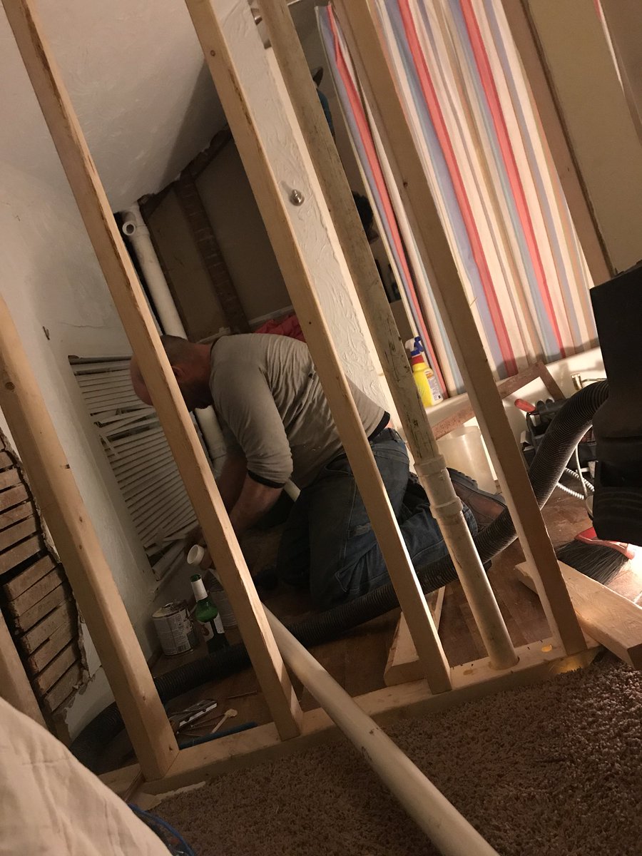 Jennifer_Fox's tweet image. I’m all about the frame up #butmyOCDisthroughtheroof #soarethepipes #renovationhumor #haha #orcry