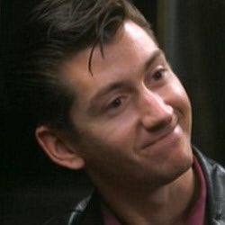 \"HAPPY BIRTHDAY ALEX TURNER\" SE NÃO TIVER ALBUM NOVO ESSE ANO SÓ BIRTHDAY MSM 