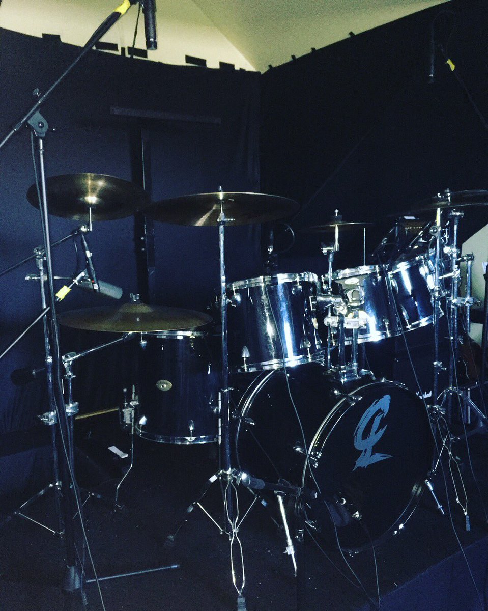 Recording drums with some new mics! Sounding so good! 🎼🥁 #Drums #SetUp #Kit #Recording #Mics #Microphone #Music #Drummer #Band #ChainedLizard #Studio #ChrisVozz #Snare #Kick #Toms #Cymbals #zildjian #Remo #Roland #Hybrid #Electronic #Acoustic #Overheads #Band #New #Sound