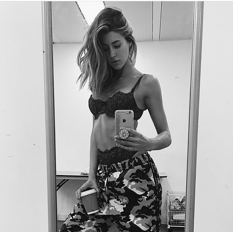 EmmaFastLife's tweet image. Damn die vriendin van Ed westwick is niet normaal 😍😍